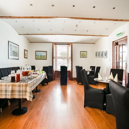 Corner Hotel Карноусті Екстер'єр фото