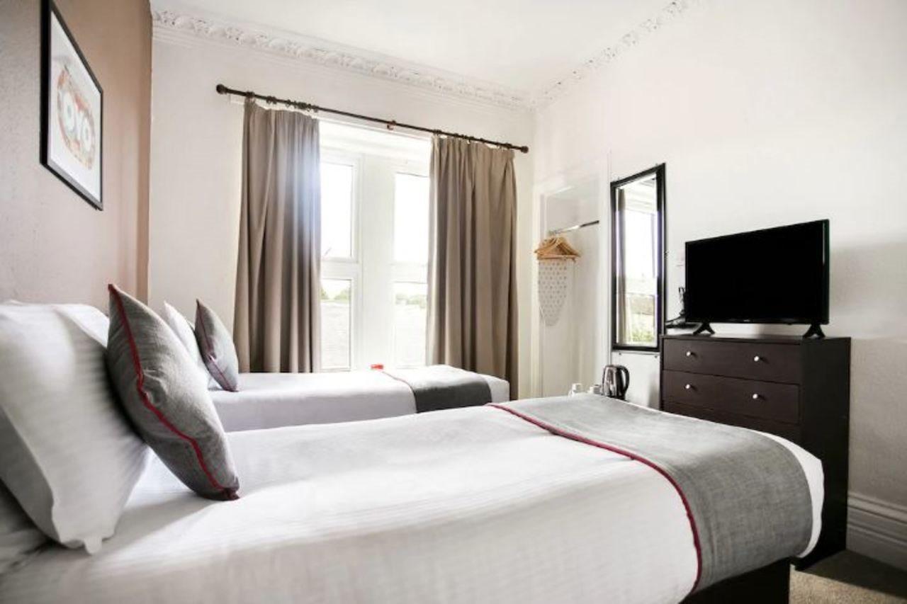 Corner Hotel Карноусті Екстер'єр фото