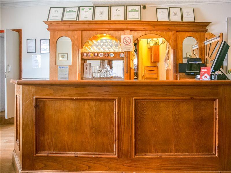 Corner Hotel Карноусті Екстер'єр фото