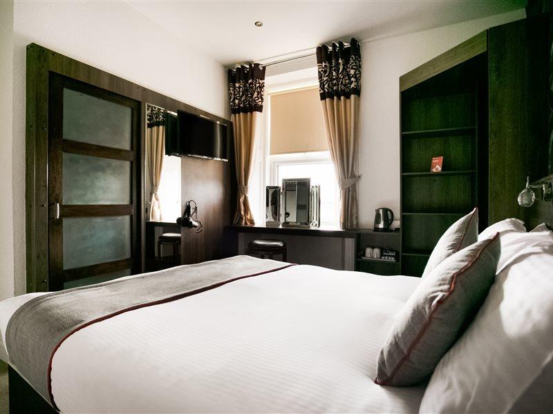 Corner Hotel Карноусті Екстер'єр фото