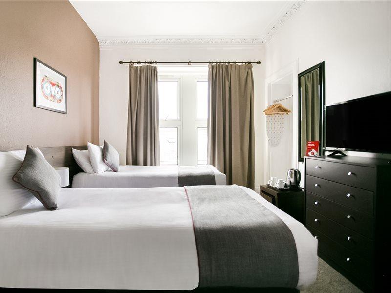 Corner Hotel Карноусті Екстер'єр фото