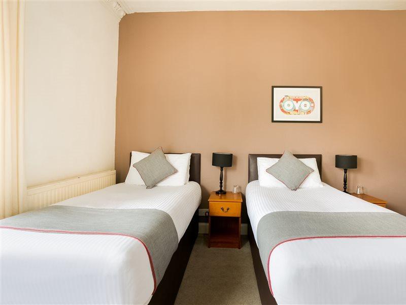 Corner Hotel Карноусті Екстер'єр фото