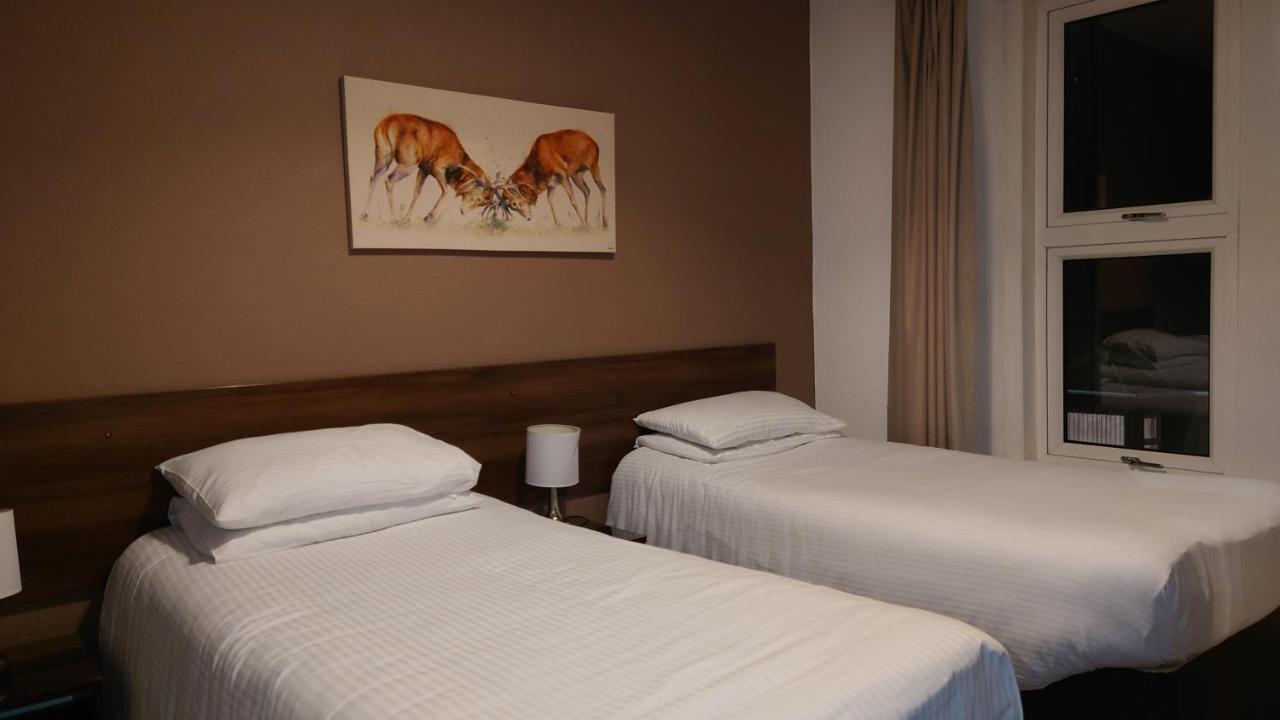 Corner Hotel Карноусті Екстер'єр фото