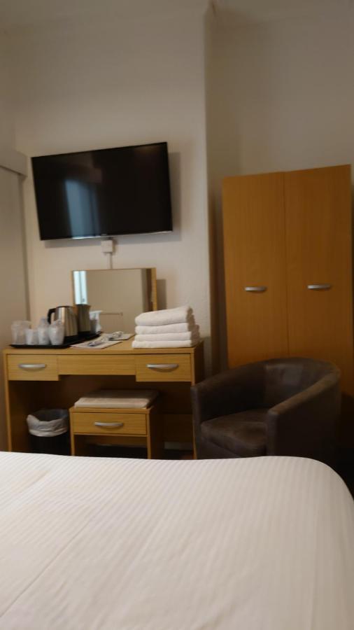 Corner Hotel Карноусті Екстер'єр фото