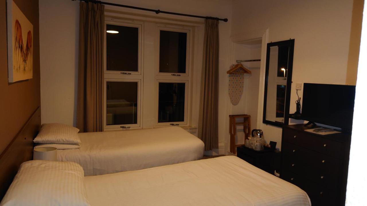Corner Hotel Карноусті Екстер'єр фото