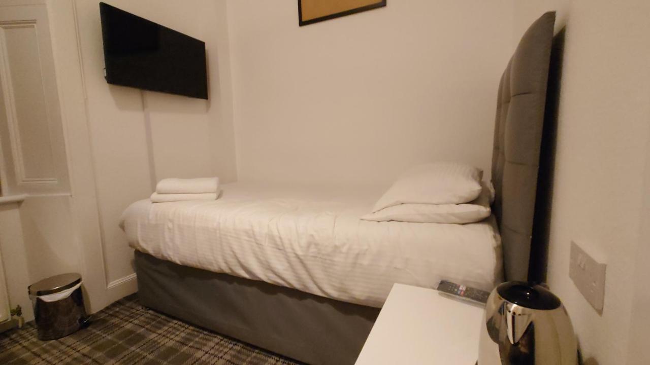 Corner Hotel Карноусті Екстер'єр фото