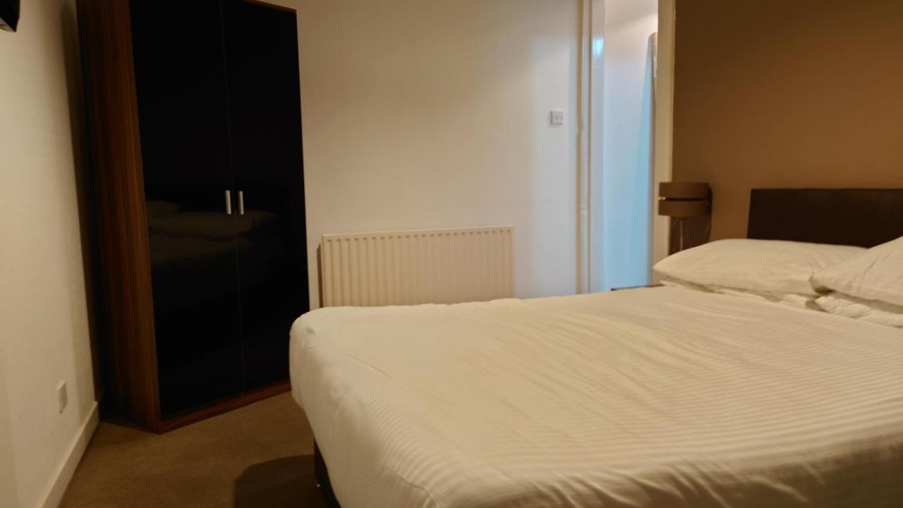 Corner Hotel Карноусті Екстер'єр фото