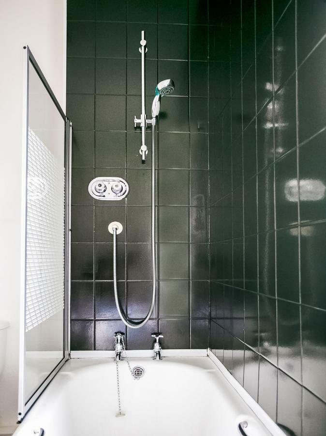 Corner Hotel Карноусті Екстер'єр фото