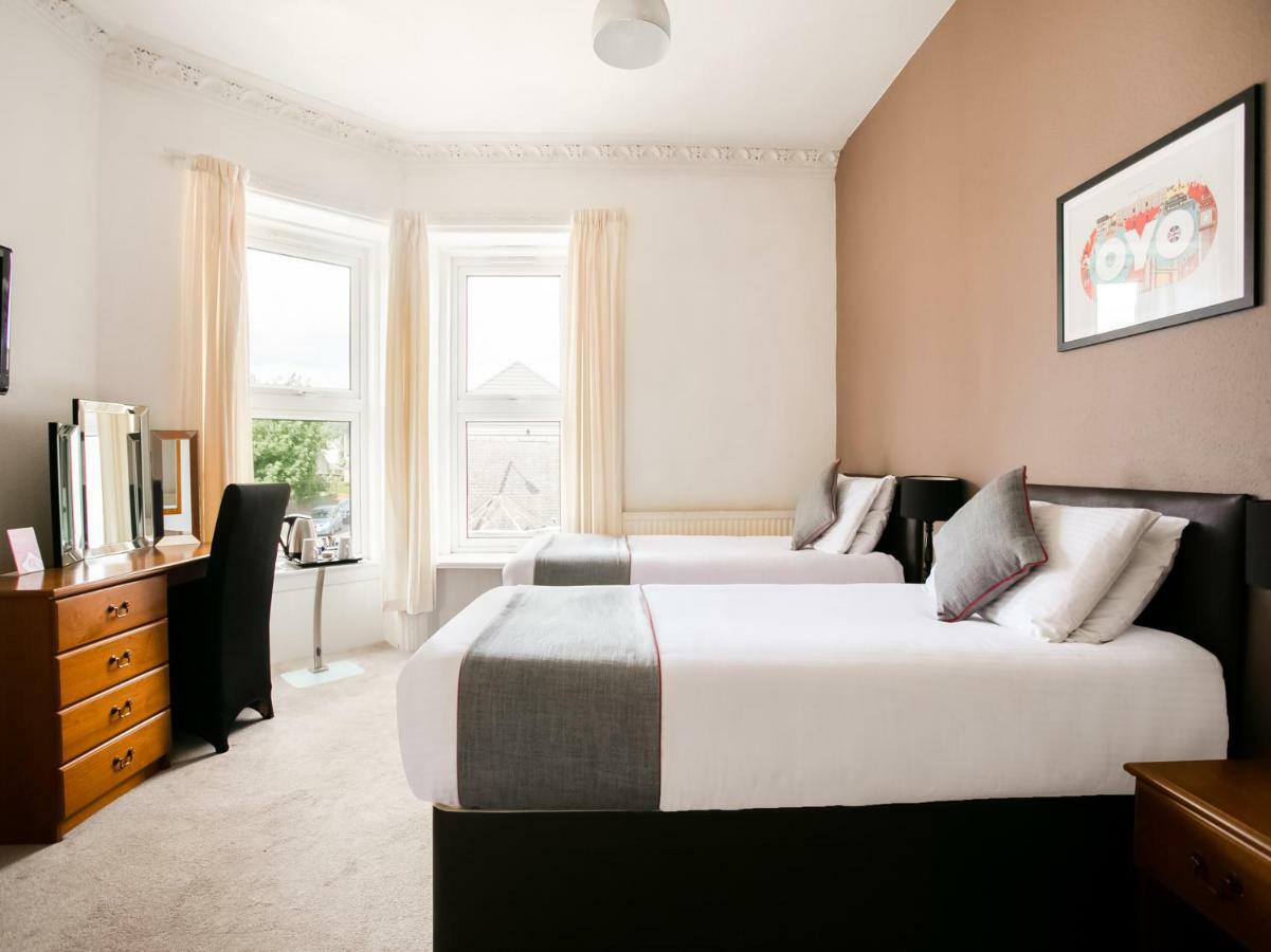 Corner Hotel Карноусті Екстер'єр фото