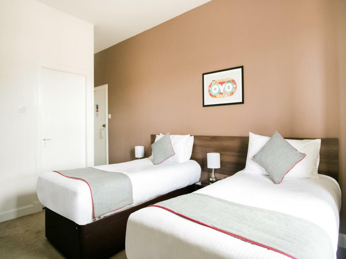 Corner Hotel Карноусті Екстер'єр фото