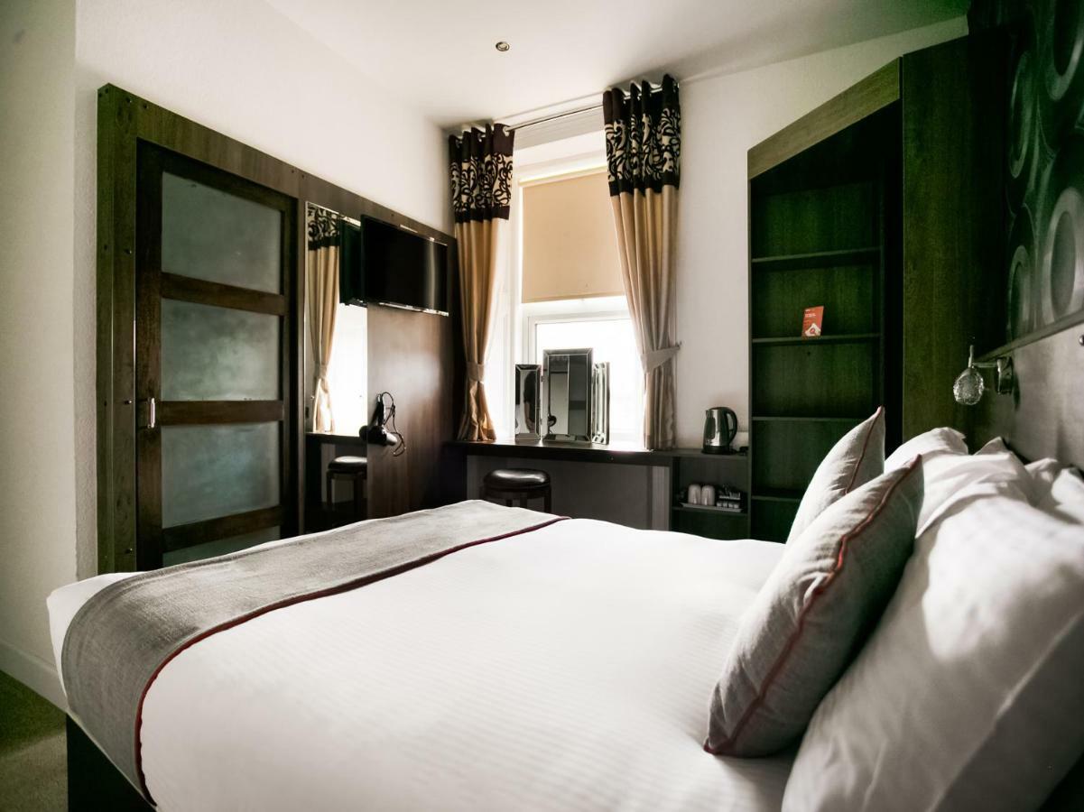 Corner Hotel Карноусті Екстер'єр фото