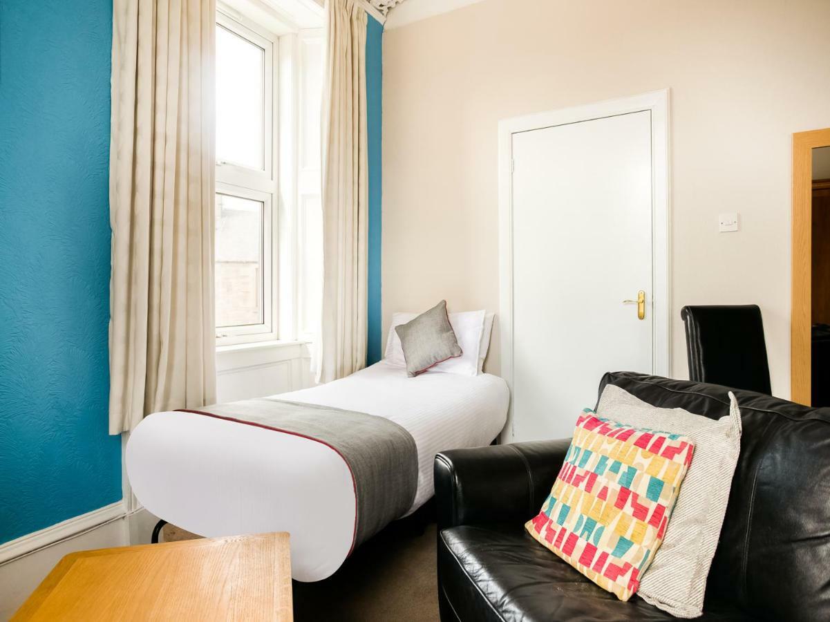 Corner Hotel Карноусті Екстер'єр фото