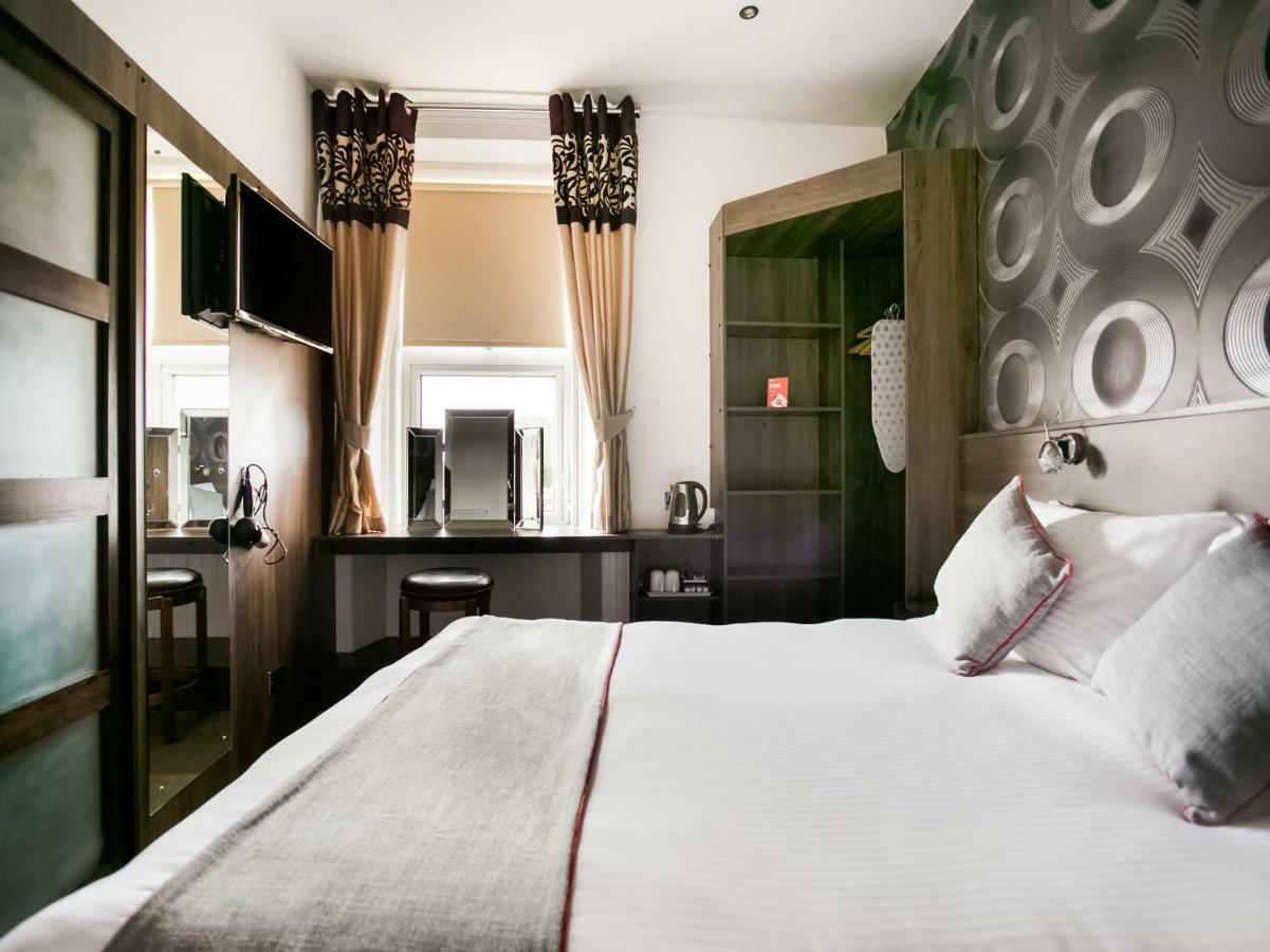 Corner Hotel Карноусті Екстер'єр фото