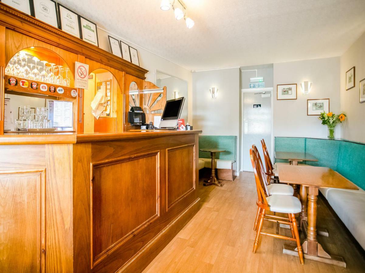 Corner Hotel Карноусті Екстер'єр фото