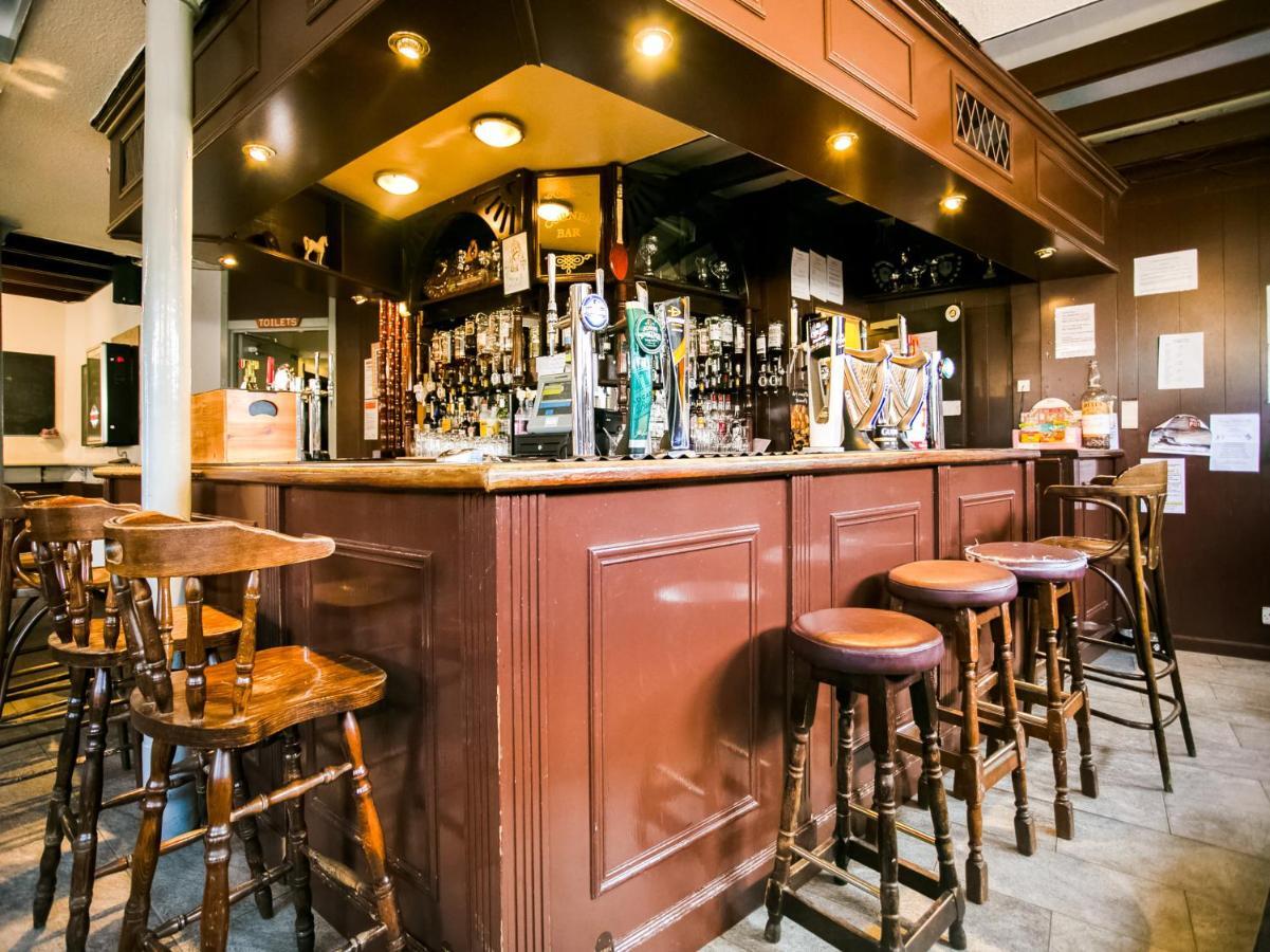 Corner Hotel Карноусті Екстер'єр фото