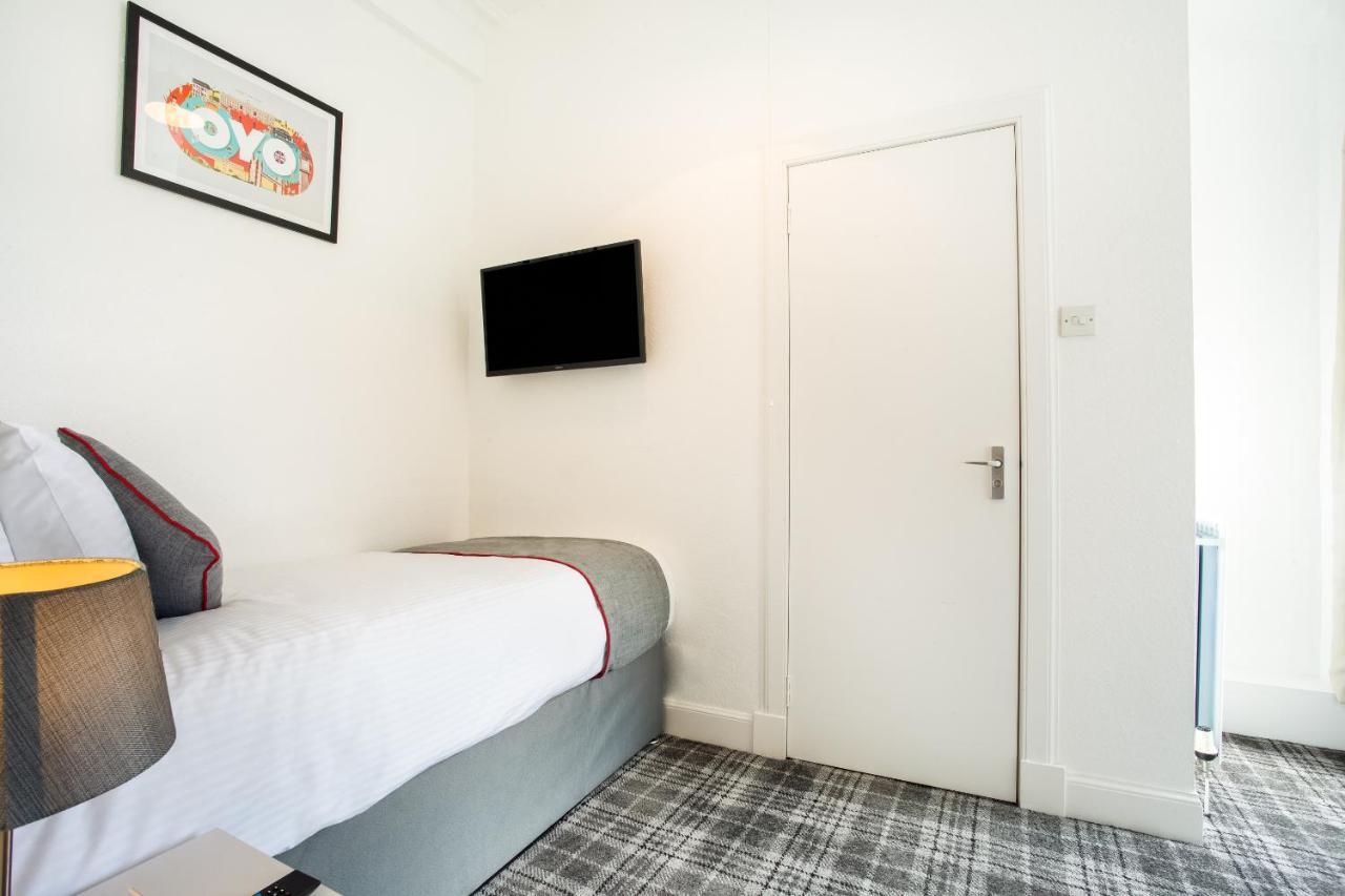 Corner Hotel Карноусті Екстер'єр фото